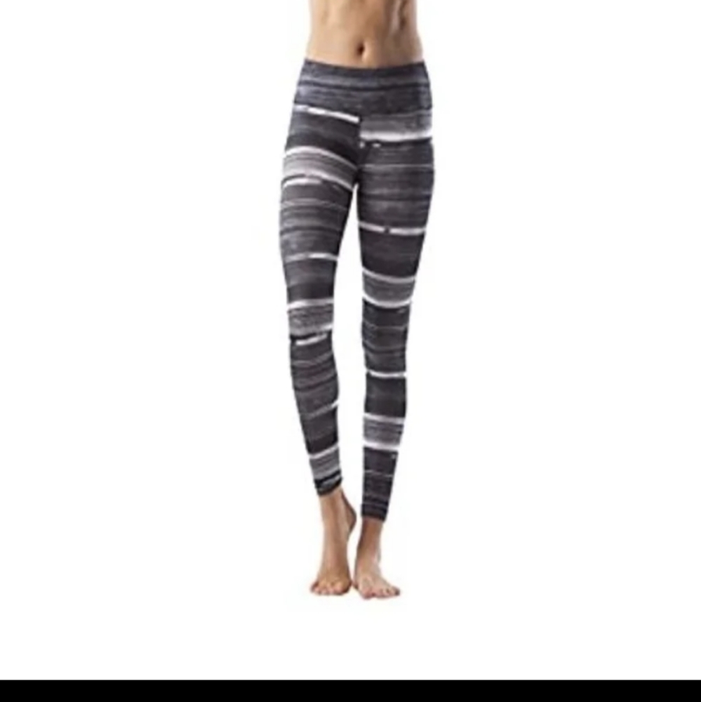 90° degrees by reflex striped leggings
